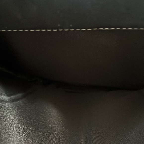 ROYCE VAQUETTA LARGE MESSENGER CROSSBODY BAG - Picture 7 of 9